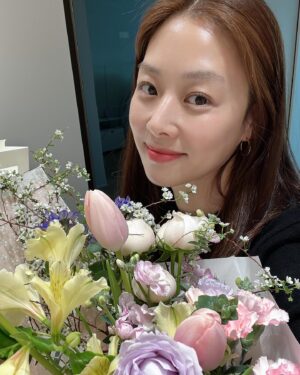 Jang Shin-young Instagram - 💝💐🎂