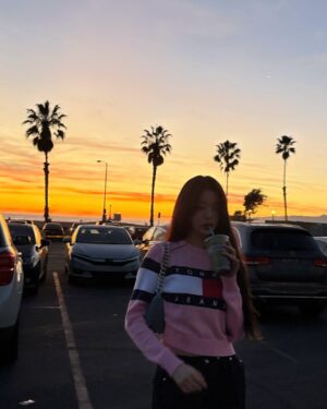 Jang Won-young Instagram - Chillin‘ and just chillin’