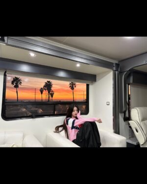 Jang Won-young Instagram - Chillin‘ and just chillin’