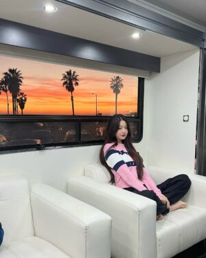 Jang Won-young Instagram - Chillin‘ and just chillin’