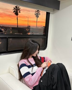 Jang Won-young Instagram - Chillin‘ and just chillin’