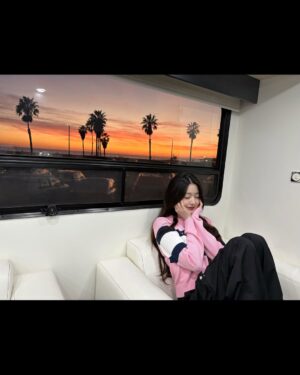 Jang Won-young Instagram - Chillin‘ and just chillin’