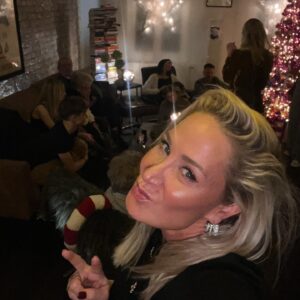 Janine Kunze Instagram - Christmas- Night 🎄⭐️🎁❤️
#christmas #schönstezeitimjahr #familytime #bettertogether