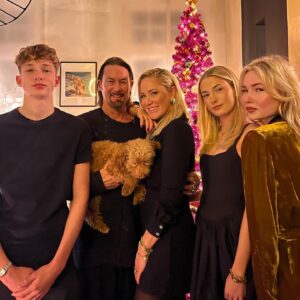 Janine Kunze Instagram - Christmas- Night 🎄⭐️🎁❤️
#christmas #schönstezeitimjahr #familytime #bettertogether