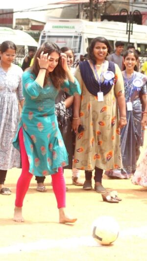 Jaseela Parveen Instagram - ഗോളടിച്ച് സ്പോർട്സ് മീറ്റ് ഉദ്ഘാടനം ചെയ്ത് ജസീല | Jaseela Parveen | Star Magic | Yokoso 2024 | @jaseela_parveen @star_magic_flowers_tv
.
.
.
.
.
.
#jaseelaparveen #jaseelastarmagic
#starmagic #starmagiclatest #yokoso #starmagiclatestepisode 

Free useful tips and news about 1Win - it's all here👇
🚀@1win_india 🚀
