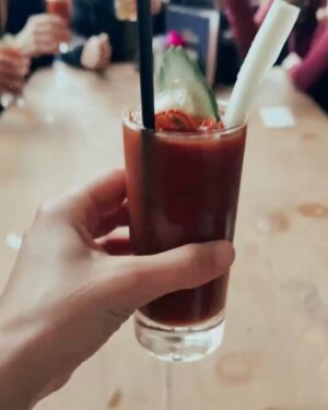 Jasmin Wagner Instagram - Das war mein Januar — und wow, morgen ist er schon rum, der erste Monat des neuen Jahres. 
Mal gemütlich 🧦, mal kreativ 🎨, mal wild 🍸… mein Januar war in jedem Fall ereignisreich. 
Von Bloody Mary zu Kaffee-Plausch ☕️ über Studio Session 🎙️— es war alles mit dabei. Und vor allem habe ich enorm viel Kraft für das Jahr getankt 💪🏽

Hamburg im Millerntorstadium — Von Mallorca nach London und Berlin, Eisbaden auf Sylt 🧊 und schließlich nach Österreich in die Berge 🗻, langweilig war es auf jeden Fall nicht. 

Ich hoffe, ihr konntet die ersten Wochen des Jahres genauso genießen und freut euch gemeinsam mit mir auf alles Weitere, was kommt! 🎶🎧🎹🎤

xoxo eure Blume 🌸

#blümchen #blümchen2025 #newyear #januaryrecap #photodump #january #recap #dump