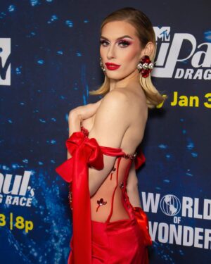 Jasmine Kennedie Instagram - 💦🩸Made a splash at the @rupaulsdragrace S17 premiere party last night 🩸💦

Photos: @davidelaffe & @justtobyme 
Dress: @donamatoshiofficial 

#jasminekennedie #rpdr #premiereparty #rpdr17 #mtv #rupaulsdragrace #rpdr14