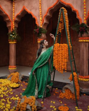 Jasmine Sandlas Instagram - Guess what is happening this December? 
Guess when ?