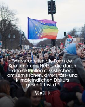 Jasna Fritzi Bauer Instagram - Gestern stimmte der Bundestag für den Fünf-Punkte-Plan der Union zur Migration. Hunderte Kulturschaffende positionieren sich nun in einem offenen Brief an die Abgeordneten und fordern dazu auf, umgehend Abstand zur AfD einzunehmen: "Wir, die Zivilgesellschaft dieses Landes, müssen nun diese Brandmauer sein und Sie an Ihre Versprechen erinnern." Den ganzen Brief, initiiert von den Schauspieler:innen Luisa-Céline Gaffron (@lluluisa) und Jonathan Berlin (@berlinjonathan), lesen Sie jetzt auf VOGUE.de (Link in der Bio).
#voguegermany #niewiederistjetzt
(Fotos: @sarahwillmeroth)