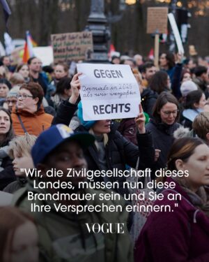 Jasna Fritzi Bauer Instagram - Gestern stimmte der Bundestag für den Fünf-Punkte-Plan der Union zur Migration. Hunderte Kulturschaffende positionieren sich nun in einem offenen Brief an die Abgeordneten und fordern dazu auf, umgehend Abstand zur AfD einzunehmen: "Wir, die Zivilgesellschaft dieses Landes, müssen nun diese Brandmauer sein und Sie an Ihre Versprechen erinnern." Den ganzen Brief, initiiert von den Schauspieler:innen Luisa-Céline Gaffron (@lluluisa) und Jonathan Berlin (@berlinjonathan), lesen Sie jetzt auf VOGUE.de (Link in der Bio).
#voguegermany #niewiederistjetzt
(Fotos: @sarahwillmeroth)