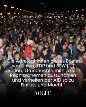 Jasna Fritzi Bauer Instagram - Gestern stimmte der Bundestag für den Fünf-Punkte-Plan der Union zur Migration. Hunderte Kulturschaffende positionieren sich nun in einem offenen Brief an die Abgeordneten und fordern dazu auf, umgehend Abstand zur AfD einzunehmen: "Wir, die Zivilgesellschaft dieses Landes, müssen nun diese Brandmauer sein und Sie an Ihre Versprechen erinnern." Den ganzen Brief, initiiert von den Schauspieler:innen Luisa-Céline Gaffron (@lluluisa) und Jonathan Berlin (@berlinjonathan), lesen Sie jetzt auf VOGUE.de (Link in der Bio).
#voguegermany #niewiederistjetzt
(Fotos: @sarahwillmeroth)