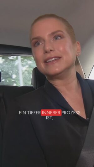 Jeanette Biedermann Instagram - Mit uns hat die zauberhafte @jeanettebiedermann ganz offen über ihre Therapie gesprochen. ❤️‍🩹 Freut ihr euch schon auf die Sängerin bei @letsdance ? 💃🏼🪩
#redaktion