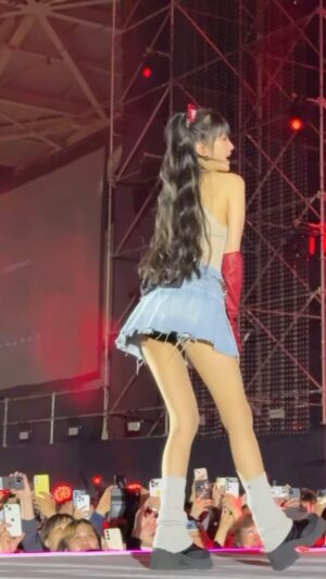 Jeannie Hsieh Instagram - 好喜歡這種鬆弛感❤️‍🔥還有 #turn口罩 的音樂也太好跳了🩵#謝金燕