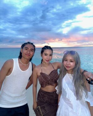 Jelai Andres Instagram - born day ❤️🙏🏼🌅🌊

@dearkyna 
@jamir.andreiii