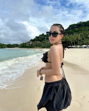 Jelai Andres Instagram - Bronzed and Beautiful 🖤 

#jelaiandres