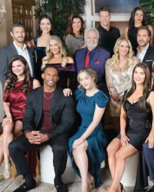 Jennifer Gareis Instagram - OFFICIAL CAST PHOTO 
@boldandbeautifulcbs 
 Thanks to the Bell family, we have had 38 incredible years!!
