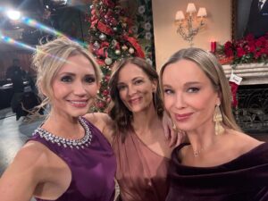 Jennifer Gareis Instagram - Happy Holidays from @boldandbeautifulcbs! 
#happyholidays #merrychristmas 🎄#happyhanukkah 🕎