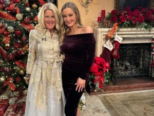 Jennifer Gareis Instagram - Happy Holidays from @boldandbeautifulcbs! 
#happyholidays #merrychristmas 🎄#happyhanukkah 🕎