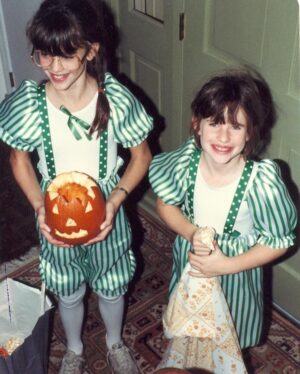 Jennifer Garner Instagram - My sisters’ birthdays fall on either side of this week, just as my sisters landed on either side of me. Smashed in the middle, right between Melissa and Susannah, is where I belong—more than any other spot on the planet. I’m more and more grateful to be the middle Garner Girl, buffered from the world by one big and one little. Happy birthday, Sisters. ♥️