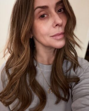 Jennifer Love Hewitt Instagram - 46 years old. No make up and no filter. (One of my besties hates a filter so this is for you ❤️) It’s been a hard start to the year. I don’t quite feel myself. But yet I feel like maybe this is all to bring me closer to who I am meant to be. In this feeling of loss and being lost I have found a strange calm and letting go that doesn’t  usually come easy to me. I know that I have the greatest kids and husband ever. My brothers hugs heal me. I feel my mom with me everyday. My friends make me want to be a better human daily. I have all the things I really need and long truly for nothing other than joyful moments, continuing in the career I love, more time with friends, delicious food and to feel a shift to this year that brings clarity and hopefully the return of a little magic. I have experienced and seen how the world can be cruel to women as they age and yet seen the women I admire become happier, sexier and more powerful with every added number. I am so deeply grateful for this life. I love all who choose to do it by my side and I am ready to give love today to the younger me and the older me because they are my ride or die’s. Sending love to all and cheers to 46! ❤️