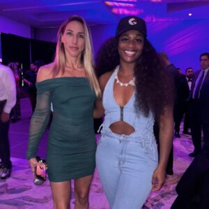 Jennifer Miranda Instagram - Quiero agradecer a @wbaboxingofficial @gilberticowba y @juanchoarias por el trato tan cercano y especial que me han brindado. Ha sido un honor formar parte, junto con mi equipo @theboxerclub.es , de esta gran familia, donde el respeto, la calidez y la pasión por el boxeo 🥊 se sienten en cada detalle. Me llevo recuerdos inolvidables y, sobre todo, el cariño de personas que hacen de este deporte algo único. ¡Gracias de corazón! ♥️ 

I want to thank @wbaboxingofficial, @gilberticowba, and @juanchoarias for the warm and special treatment I have received. It has been an honor to be part, together with my team @theboxerclub.es , of this great family, where respect, kindness, and the passion for boxing 🥊 are felt in every detail. I take with me unforgettable memories and, above all, the affection of people who make this sport truly unique. Thank you from the bottom of my heart! ♥️