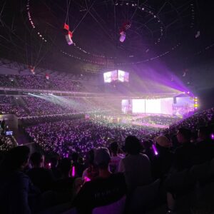 Jennifer Rachel Natasya Instagram - Happy 13th Anniversary JKT48🎉

Bangga banget melihat tempat aku grow up as a teenager semakin besar dan berkembang, bahkan konser di venue kemarin…

Lucu banget nonton, nuker tiket, nyanyi, joget dari pov yang lain it was superr fun, jadi bisa ngerti ohh gini rasanya yaa nonton jeketi emang seru 😆

Abis nonton aku jadi punya oshi baru, kalo kamu oshinya sekarang siapa? hahahaha