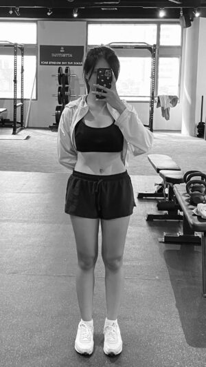 Jennifer Rachel Natasya Instagram - Through everything that happened in 2024, i learned a lot and realized the areas of my life that i want to change!

It’s already week 2 in 2025, I wanna transform myself and start building new habits that support the best version of me…

And wanna do it in 1% rule, do lil thing every day by documenting my day like this!

So time to say “New year, new me… start with gym! 🏋️‍♀️”

Drop your 2025 transformation goals in the comments below, and let’s inspire each other thru our journeys!

#selfgrowth #transformationjourney