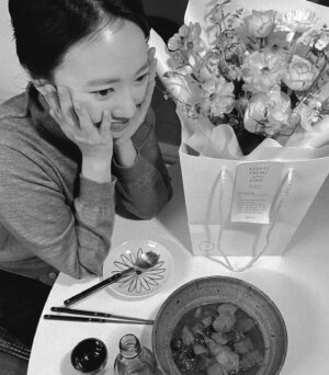 Jeon Hye-jin Instagram - 막촬 수고했다고 닭볶음탕에 소주 내어준..내 취향 정확히 알아버리는 🧞‍♂️

느므 감동이다아아

@chuny012