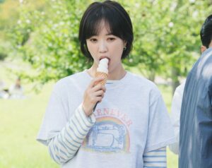 Jeon Hye-jin Instagram - 사랑은 외나무다리에서 🙇🏻‍♀️