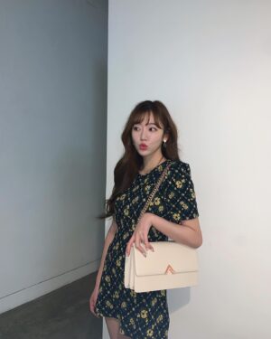 Jeon Hye-won Instagram - 🌈 👜
.
.
.
#제품선물