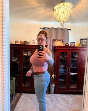 Jessica Kresa Instagram - Went from a size 12 to an 8 …….. 

 It takes more than just working out. It’s all bout what you are putting into your body. 

 I’ve changed up my Lifestyle quite a bit in the last couple of years and I’m loving my new lifestyle. 

 You eat like crap you’re going to feel like crap. Yes it’s a lot easier to eat like Sh!t , but I don’t like easy and I don’t like eating Sh!t….. 

 Invest in yourself please.. I’m not messin around…