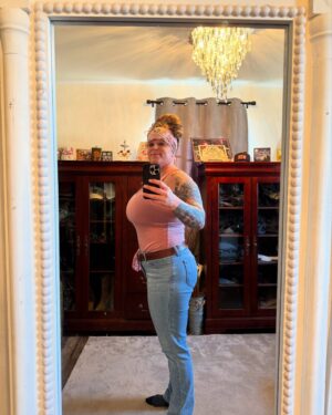 Jessica Kresa Instagram - Went from a size 12 to an 8 …….. 

 It takes more than just working out. It’s all bout what you are putting into your body. 

 I’ve changed up my Lifestyle quite a bit in the last couple of years and I’m loving my new lifestyle. 

 You eat like crap you’re going to feel like crap. Yes it’s a lot easier to eat like Sh!t , but I don’t like easy and I don’t like eating Sh!t….. 

 Invest in yourself please.. I’m not messin around…