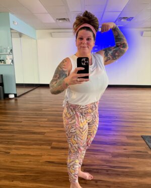 Jessica Kresa Instagram - I ❤️ my Hott yoga!!! It challenges me so much and makes me feel so damn good after!!!! #hotyoga #takecareofyourself @kpoweryogamn