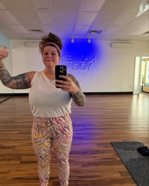 Jessica Kresa Instagram - I ❤️ my Hott yoga!!! It challenges me so much and makes me feel so damn good after!!!! #hotyoga #takecareofyourself @kpoweryogamn