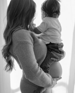 Jessica Tyler Instagram - In every lifetime, I love you 🤍✨ 

Motherhood, my greatest joy. My biggest blessing. My whole heart and all of my soul 🙏🏼

@michellelinaphoto you’ve done it again 🥹 the best of the best. Thank you for capturing these special memories 🫶🏻