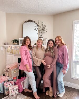Jessica Tyler Instagram - The sweetest surprise sprinkle for baby girl today 🥹💕🌸 How lucky are we! So grateful for our village & all of the love that surrounds us 🙏🏼 Countdown is on little lady, we’re ready for you! 🩷