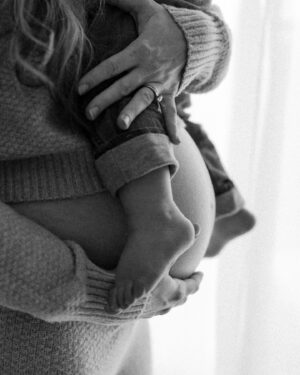 Jessica Tyler Instagram - In every lifetime, I love you 🤍✨ 

Motherhood, my greatest joy. My biggest blessing. My whole heart and all of my soul 🙏🏼

@michellelinaphoto you’ve done it again 🥹 the best of the best. Thank you for capturing these special memories 🫶🏻