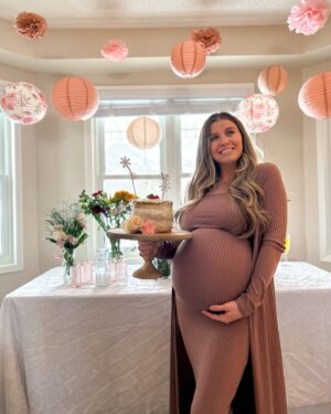 Jessica Tyler Instagram - The sweetest surprise sprinkle for baby girl today 🥹💕🌸 How lucky are we! So grateful for our village & all of the love that surrounds us 🙏🏼 Countdown is on little lady, we’re ready for you! 🩷