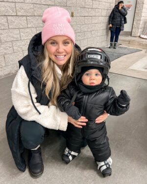 Jessica Tyler Instagram - Baby’s first time on the ice! 🏒🥅