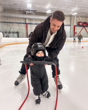 Jessica Tyler Instagram - Baby’s first time on the ice! 🏒🥅