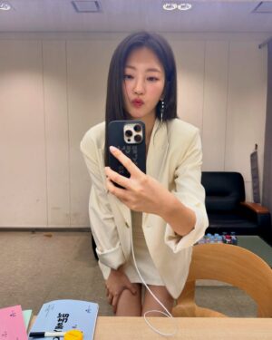 Ji E-su Instagram - 11.16일 결혼해유 함께해요🤍