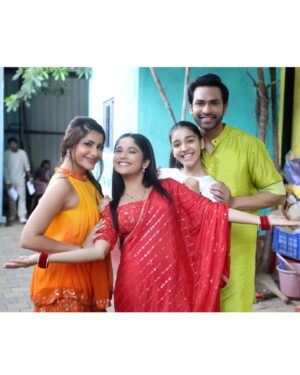 Jia Mustafa Instagram - Set life ❤️ 

#mangallakshmi 📺
📸 - @narengajara