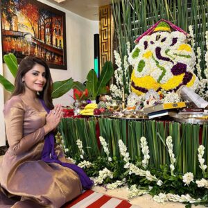 Jia Mustafa Instagram - Chadhava with a Purpose: This Ganpati, let your offerings support those who can’t speak for themselves. Dedicate your chadhava to Pawdopt, helping abandoned dogs and cats with their treatment, fostering & transport. Spread kindness this festive season and become an ‘Angel of Compassion.’ If Bappa is blessing your home, consider sharing your chadhava with animals in need. Contact Kaumudi to donate via WhatsApp 9833931953. 

If you know someone who loves Bappa & animals, please share this message with them. 

Wish you all a very happy Ganesh Chaturthi 🙏
Team Pawdopt 🧡🐾🦮 @pawdopt.in