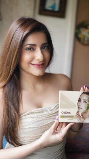 Jia Mustafa Instagram - Does your skin need an instant glow? 
Try the ozone illuminious gold kit. An absolute game changer that gives your skin a beautiful gold like glow. 
Add my code JIA11 and get 15% off. 
Shop now @ozone_ayurvedics