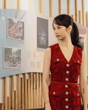 Jian Man-shu Instagram - 📸
「見城百事，老屋我城」老房子攝影徵件比賽，圓滿落幕了。

今年的投稿將近2000件作品，真的謝謝大家的熱情參與。在這段時間拿起相機，參訪臺北市的老房子，按下快門用光影創造出空間與情感，讓我們看到這些老房子的故事。

老房子不僅是過去的象徵，更是未來文化傳承的重要支柱。是一個家庭、一個社區、甚至是一個城市的歷史軌跡。

透過攝影，將瞬間凝聚成意義非凡的影像，人們因此停下腳步細細地感受作品傳遞出的情感，讓老房子的美好故事得以繼續流傳下去。

獲獎作品在「臺北記憶倉庫 Taipei Info Hub」
展出，大家有空可以去看展唷。
時間｜2024 / 11 / 24（日）－ 12 / 22（日）
地點｜臺北記憶倉庫 Taipei Info Hub （臺北市中正區忠孝西路一段265號）

#2024臺北古蹟日 #見城百事老屋我城 #老房子攝影 #臺北記憶倉庫 

@selfportraittaiwan @lesnereides_taiwanofficial @tun_grp @rogervivier @gherardofelloni @yin_szu_wen  @chiron_yun @backstage_aga @manshujian #lesnéréidestw #tungrp #RogerVivier #GherardoFelloni