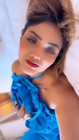 Jinnie Jaaz Instagram - Heeriya Heeriya Aa…

#jinnie #jinniejaz #viralpost #viralvideos #trendingreels #trendy #viralata