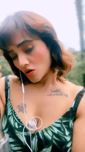 Jinnie Jaaz Instagram - Safer me hai yeh Banjara 🥰🥰

#songs #instagood #instagram #instadaily