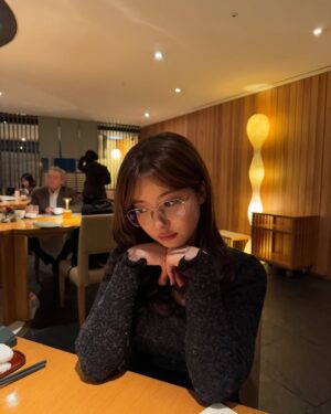 Jo Soo-min Instagram - Wait!!!🖐️ 안경 쓴 나 어떤데🤓