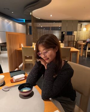 Jo Soo-min Instagram - Wait!!!🖐️ 안경 쓴 나 어떤데🤓