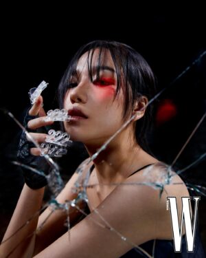 Jo Yu-ri Instagram - W 📳🤠⚔️💖🚨 

@wkorea @gucci